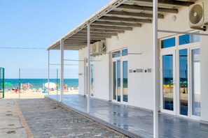 豪華三人房, 海景 (300 m from the main building (PLUS)) | 高級寢具、免費無線上網、床單