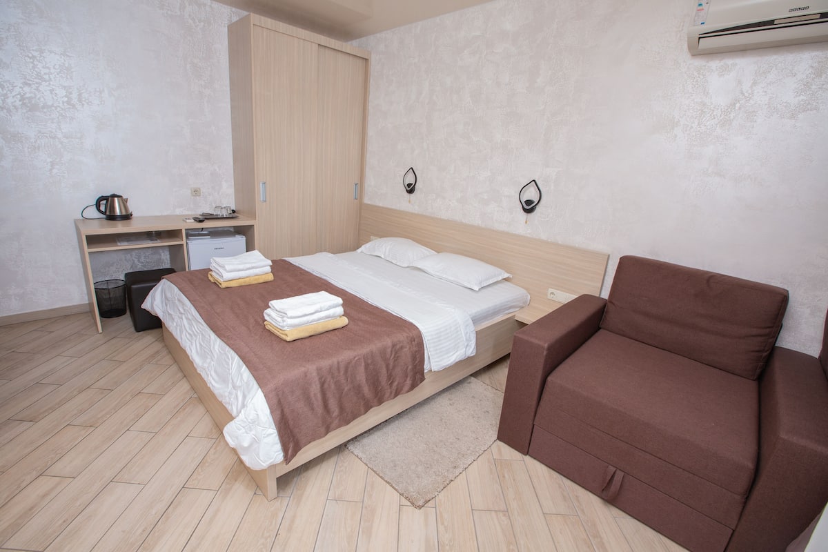 Premium bedding, WiFi (free), bed sheets