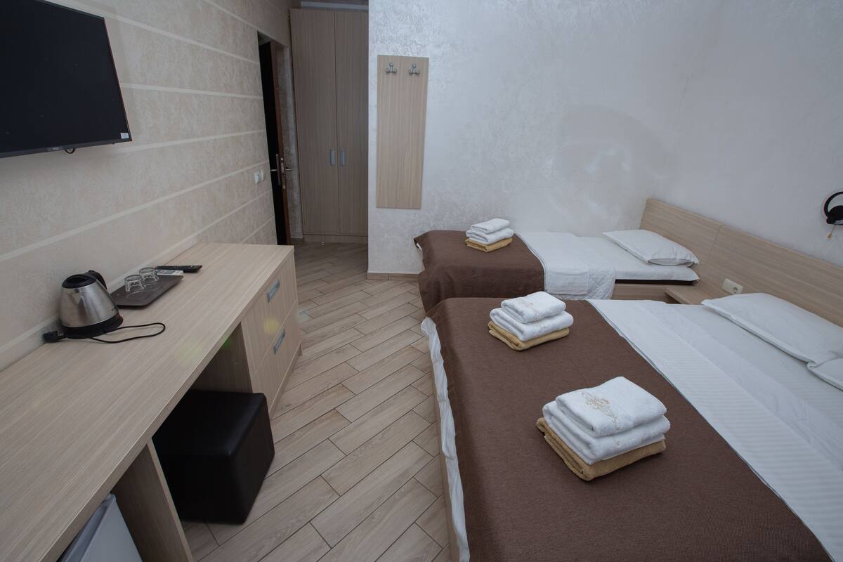 Premium bedding, WiFi (free), bed sheets