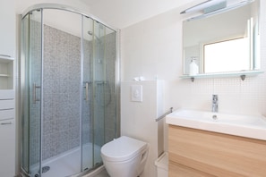Villa, 5 Bedrooms | Bathroom | Towels, soap, toilet paper - Villa Valica (Malinska-Dubasnica)