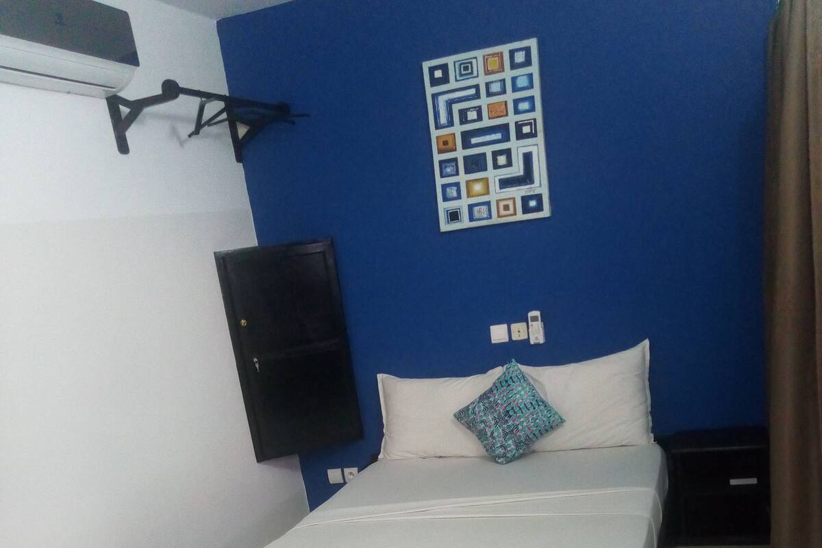 Klassieke eenpersoonskamer, 1 tweepersoonsbed, niet-roken | Een bureau, gratis wifi, individueel gedecoreerd, beddengoed