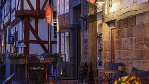 A traditional European building with a sign for 'Philippomoment'. - Die Sonne Frankenberg (Frankenberg)