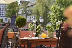 包含每日自助早餐