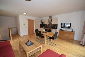 Apartamento, 2 habitaciones (Schmitten Finest Apartments - SKYBLUE) | Sala de estar | Una televisión de pantalla plana