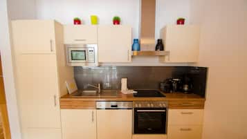 Departamento, 2 habitaciones (Schmitten Finest Apartment - LEO) | Cocina privada | Refrigerador, microondas, horno y parrilla de estufa