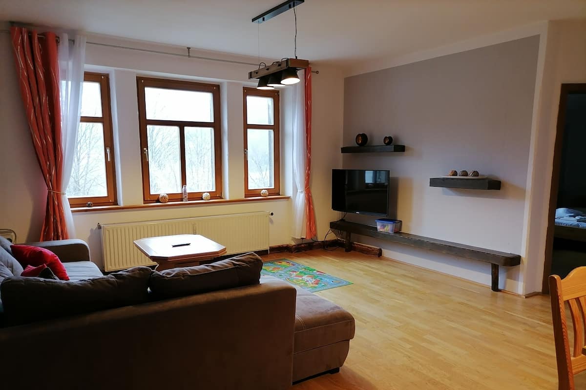 Standard Apartment, 3 Bedrooms, Non Smoking | 3 bedrooms, bed sheets