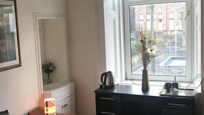 Double Room, En-suite | Iron/ironing board (on request), WiFi (free), bed sheets - City Rooms Gilmore (Edinburgh)