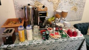 Daily continental breakfast for a fee - City Rooms Gilmore (Edinburgh)