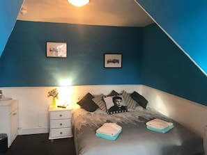 Iron/ironing board, free WiFi, bed sheets - City Rooms Gilmore (Edinburgh)
