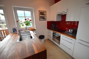 Apartamento (CityXpress TOP 6 - Zell am See) | Cozinha privada | Cafeteira/chaleira, geladeira grande, micro-ondas, fogão