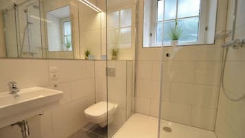 Apartemen (CityXpress TOP 6 - Zell am See) | Kamar mandi | Pengering rambut dan handuk