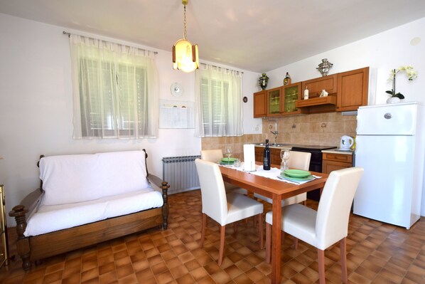 Apartment, 1 Bedroom | Private kitchen