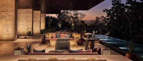 4 bares, 2 bares junto a la piscina