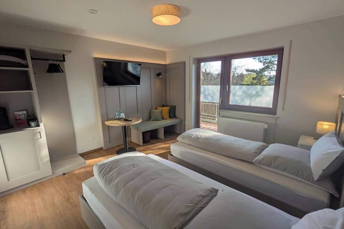 standard double room | 2 bedrooms, desk, blackout curtains, free wifi