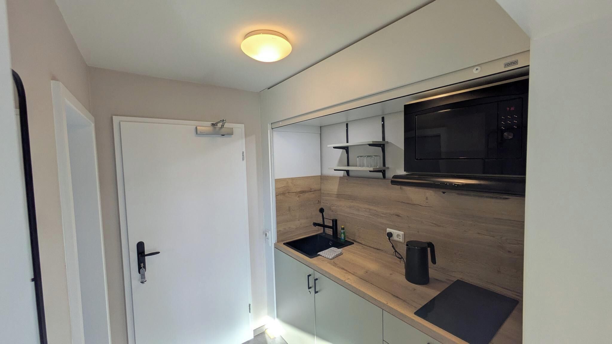 standard double room | private kitchen | fridge, toaster oven, spices, cleaning supplies