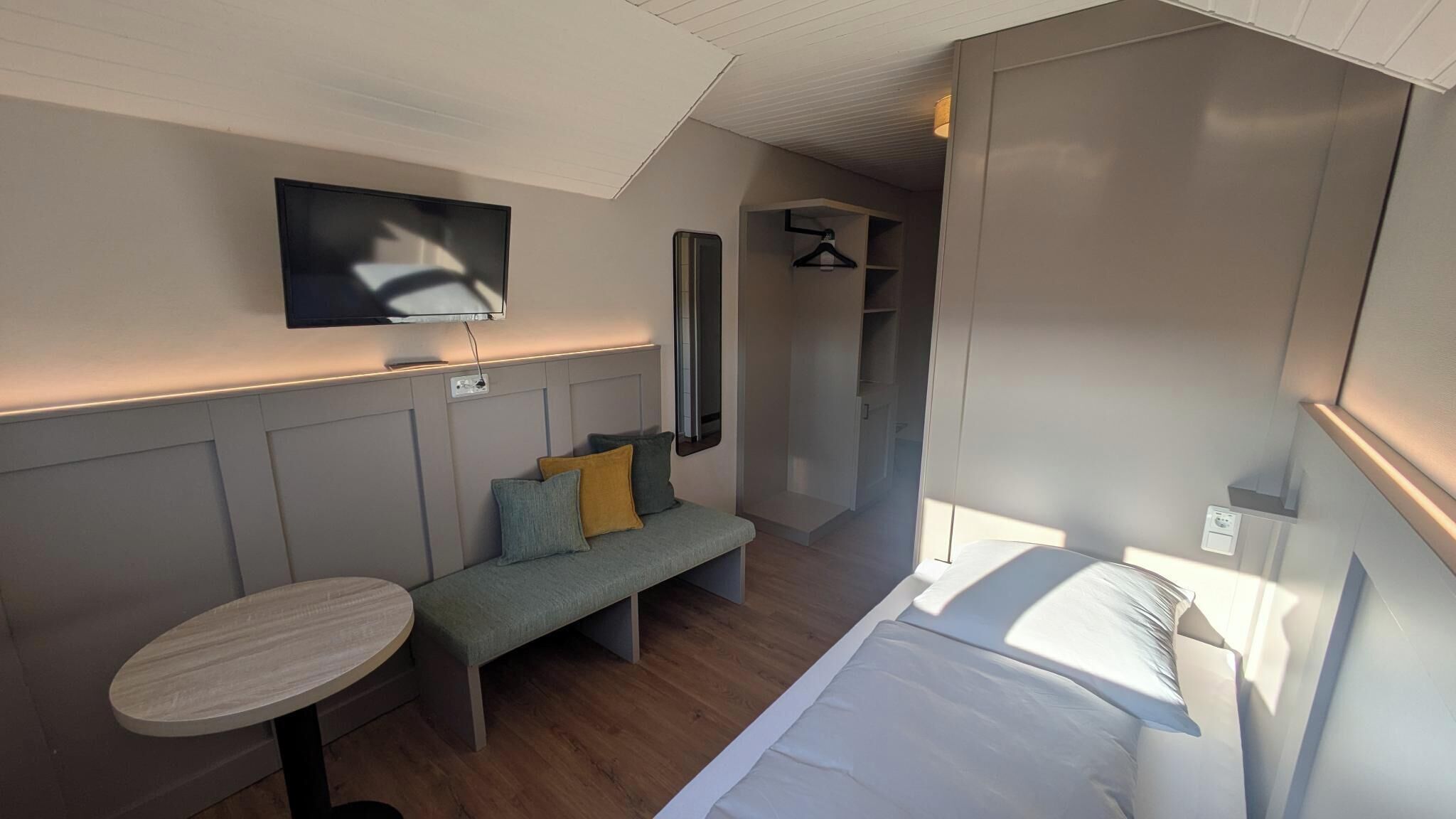 economy single room | 2 bedrooms, desk, blackout curtains, free wifi