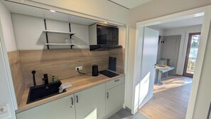 Comfort Double Room | Private kitchen | Shared fridge, cleaning supplies, freezer - Landhotel Sonneneck (Breuna)