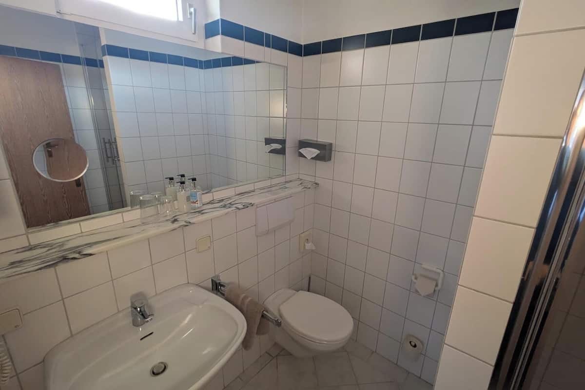 comfort double room | bathroom | shower, hair dryer, towels