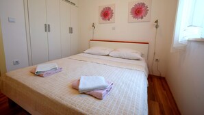 Unclassified image, 2 of 27, button - Apartments Ravlic (Punat)