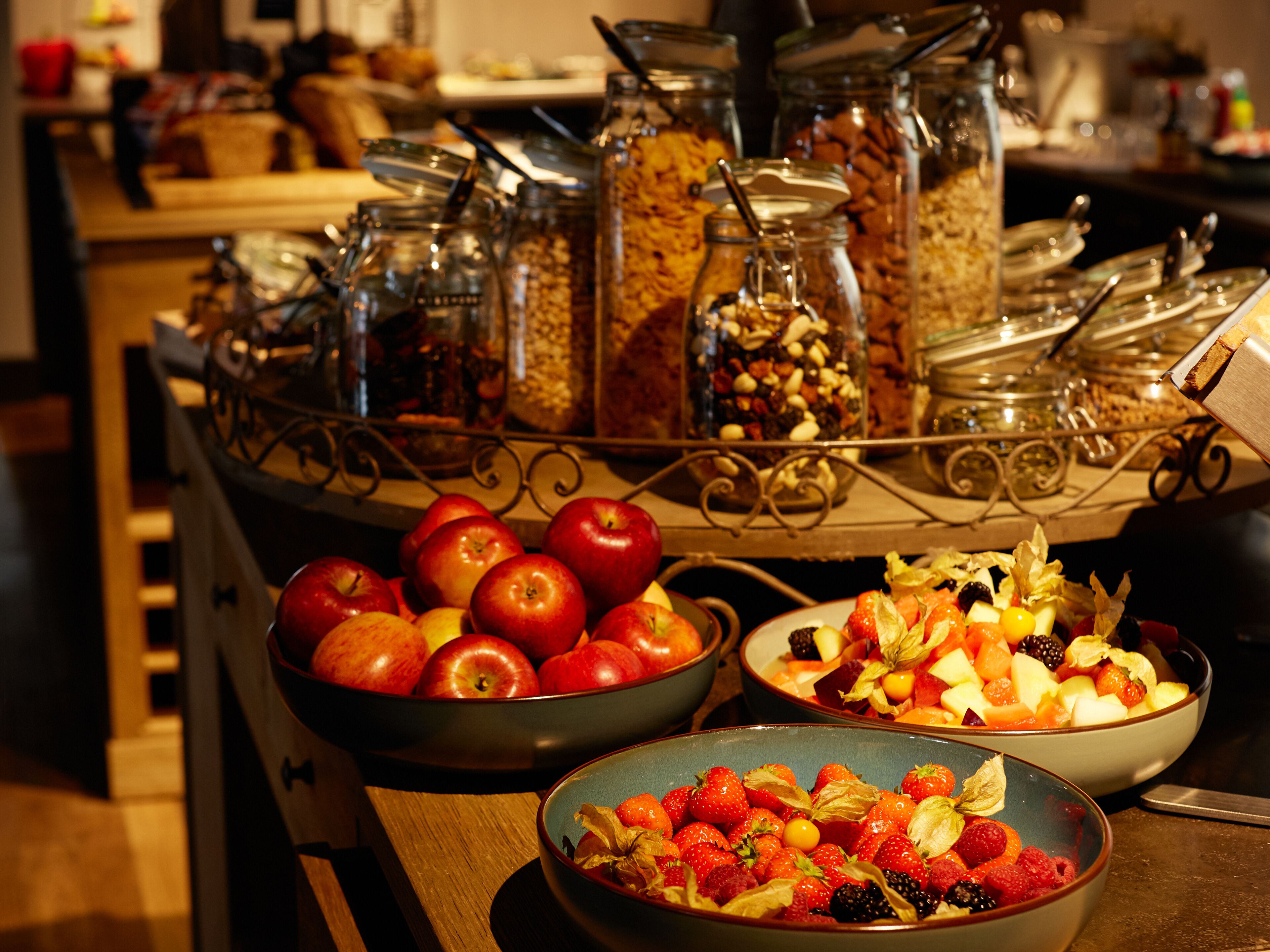 daily buffet breakfast for a fee