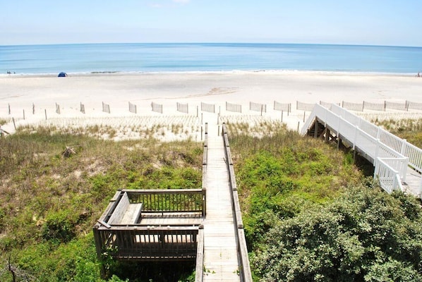 House, 5 Bedrooms | Beach | On the beach