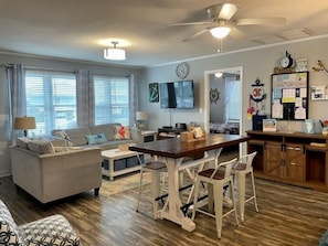 House, 3 Bedrooms | Private kitchen