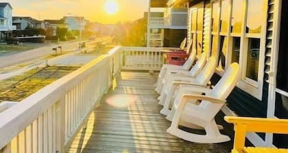 Sandy Bottoms 4 Bedroom Home by RedAwning