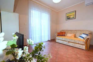 Apartment, 1 Bedroom (435) | Living area