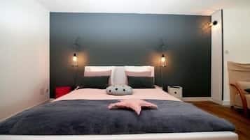 Double Room, Garden View | In-room safe, individually decorated, individually furnished