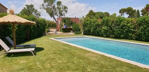 Outdoor pool - Hotel Can Dispès (Viladamat)