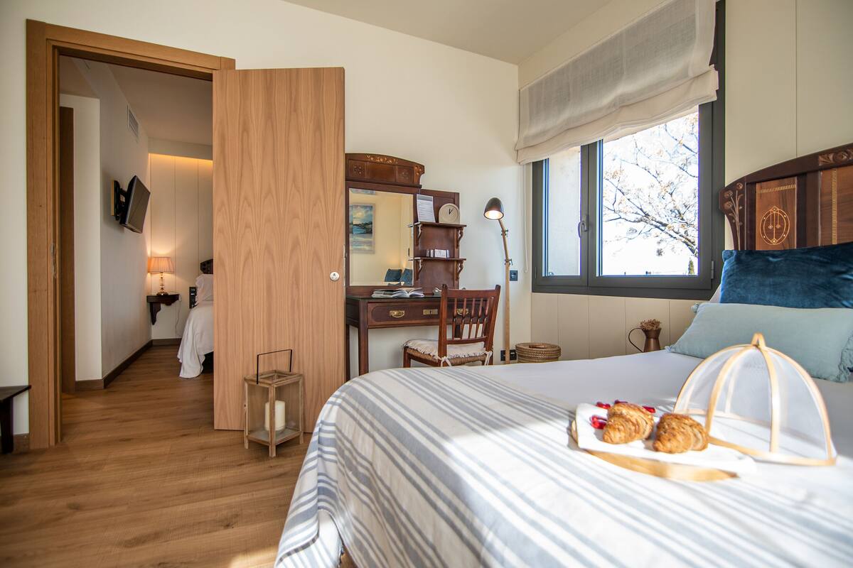 Comfort Quadruple Room | 1 bedroom, in-room safe, iron/ironing board, WiFi (free)
