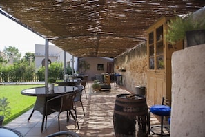 Outdoor dining - Hotel Can Dispès (Viladamat)