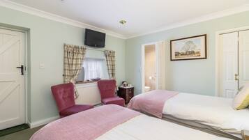 Kahden hengen tavanomainen huone (kaksi sänkyä), kylpyhuone makuuhuoneen yhteydessä