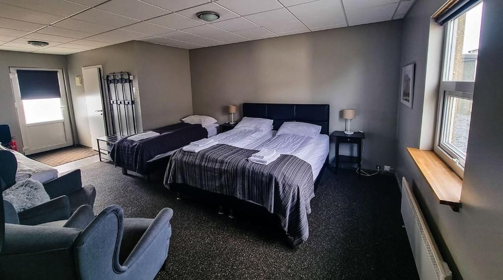 Blackout drapes, cribs (free), WiFi (free), bed sheets