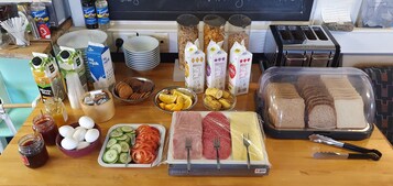 Free daily buffet breakfast