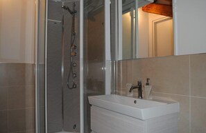 Standard Single Room, 1 Twin Bed, Non Smoking, Garden View | Bathroom | Shower, hydromassage showerhead, hair dryer, slippers