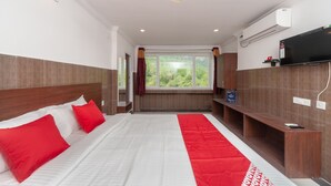 Standard Double Room | Bed sheets - Capital O 27775 Hotel Srinivasa Residency (Tirupati)