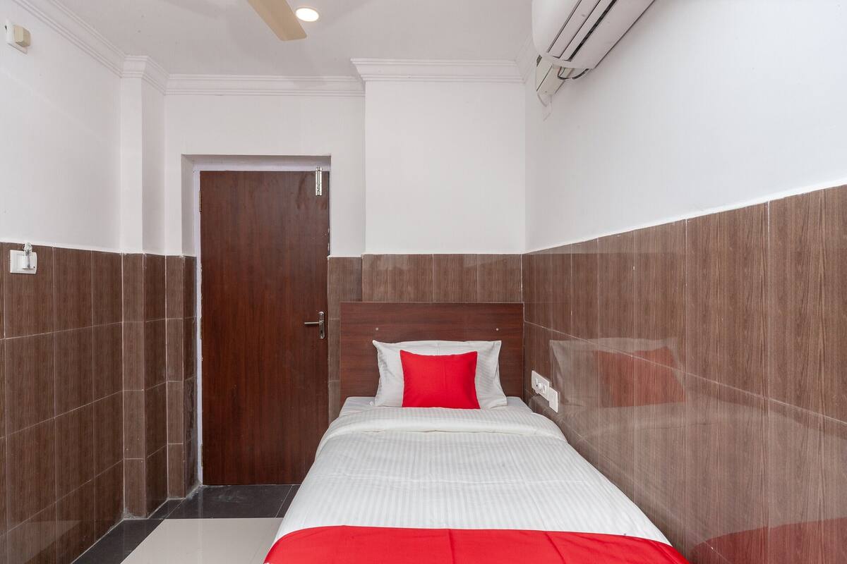 Standard Single Room | Bed sheets
