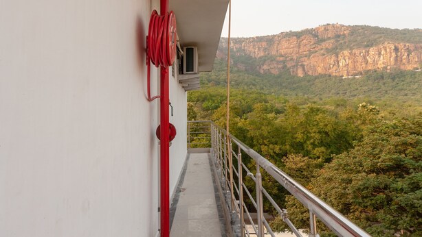 Standard Double Room | Balcony - Capital O 27775 Hotel Srinivasa Residency (Tirupati)