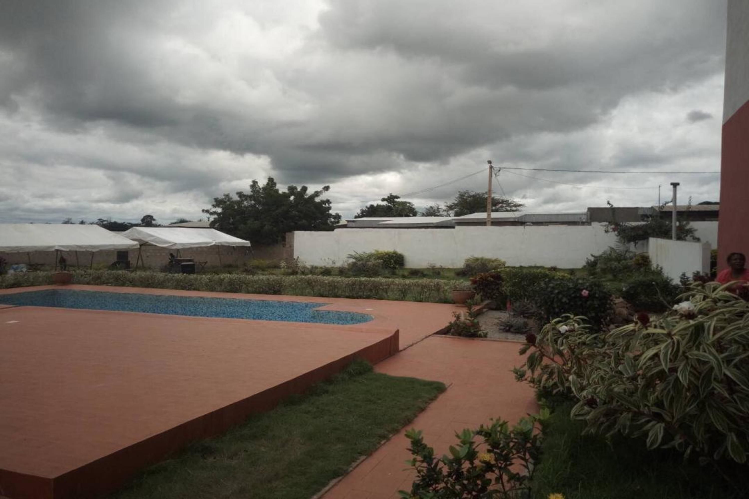 Hồ bơi ngoài trời 