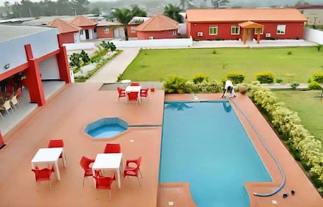 Exterior. Iman's Hotel Daloa