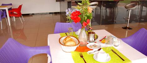 Lunch and dinner served, African cuisine