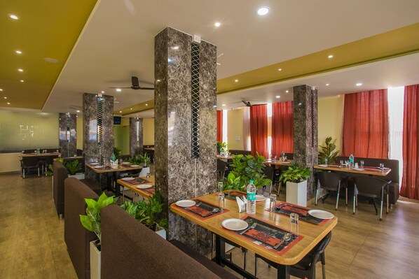 Dining - OYO 22837 Chairmen's Hotel (Bengaluru)
