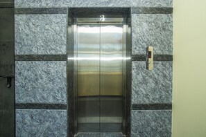 Lobby - OYO 22837 Chairmen's Hotel (Bengaluru)