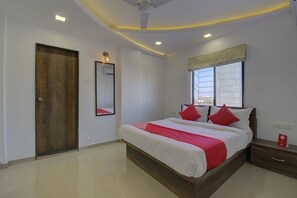 Standard Room | Laptop workspace, bed sheets - OYO 17036 Rk's Regency (Pune)
