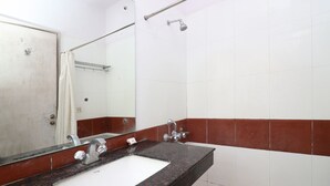 Phòng Tiêu chuẩn | Phòng tắm | Buồng tắm vòi sen, đồ dùng nhà tắm miễn phí, khăn tắm 