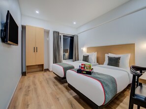 Standard Room | Free WiFi - OYO Townhouse 063 M G Road (Pune)