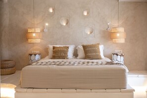 King Suite Balcony | 1 bedroom, in-room safe, laptop workspace, iron/ironing board