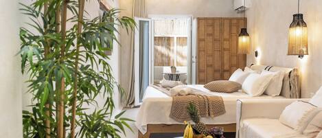 Superior suite with king size bed | In-room safe, laptop workspace, iron/ironing board, free WiFi