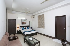 Deluxe Double Room | Free WiFi - OYO 14015 Diamond Stays (Noida)